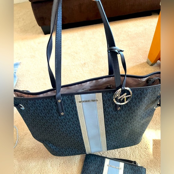 Michael Kors blue with MK print design on Tote /Pocketbook with matching pouch - Picture 1 of 9